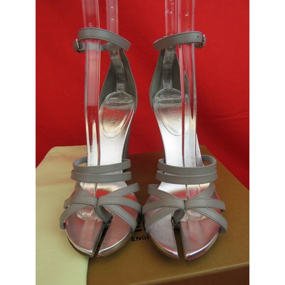 NIB BURBERRY HOVE CLOUD GRAY LEATHER BUCKLE ANKLE STRAP THONG SANDALS PUMPS 37.5 - Picture 8 of 12